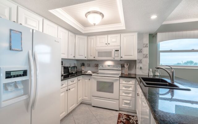 Pointe Condo #201 by Vtrips