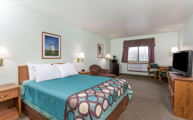 Super 8 by Wyndham Gallipolis Pt Pleasant Area