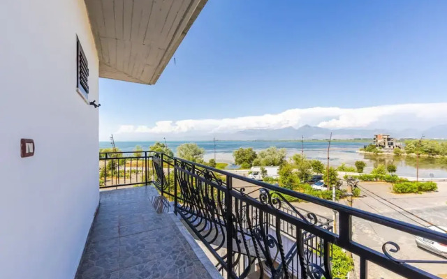 Red House 2 in Shkod r