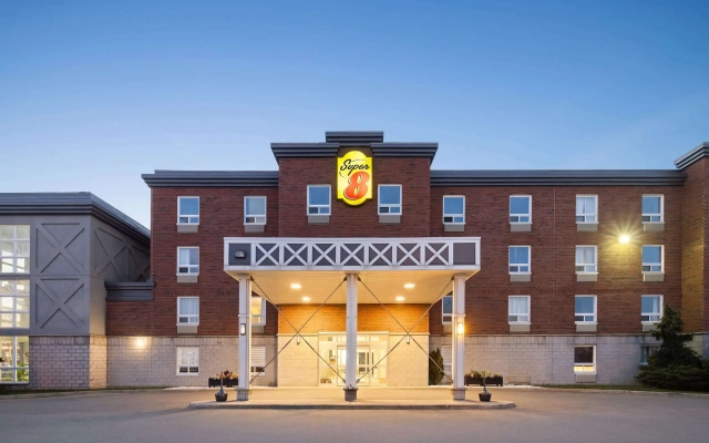 Super 8 by Wyndham St-Jerome