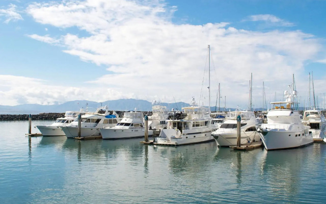 Hotel Coral And Marina