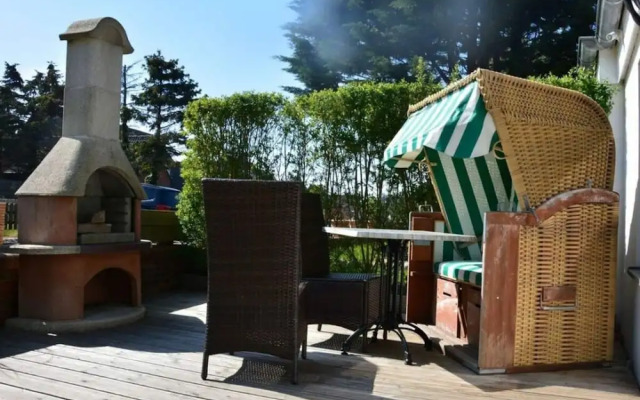 "beach Bunny" in the House on the Dune