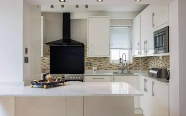 Tudor House Kingston Luxury 5 bed Villa