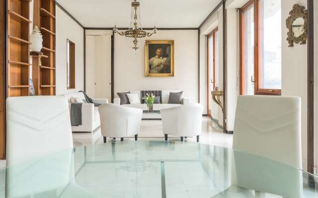 Piazza Cavour Lake View