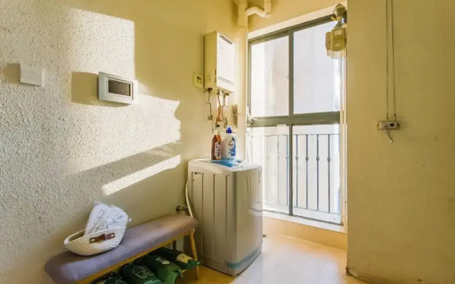 Locals Boutique Apartment Huafa Plaza 15