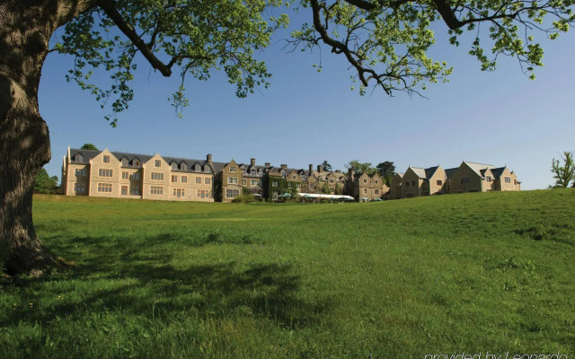 South Lodge Hotel