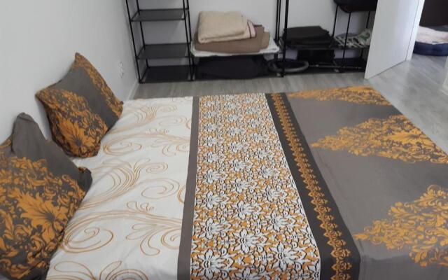 2 Rooms Apartment Otopeni free parking