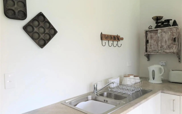 Kakariki Rooms, Kotare House