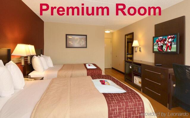 Red Roof Inn PLUS+ Long Island - Garden City