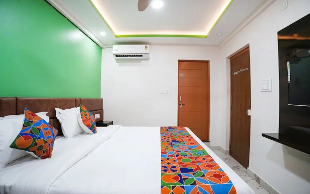 Fabhotel A White Pearl Suites