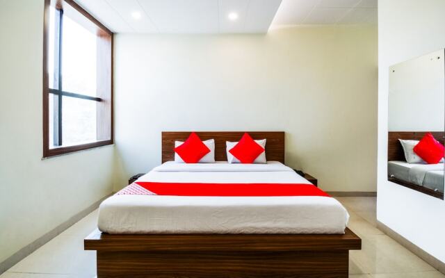 OYO 22204 Hotel Mark Inn