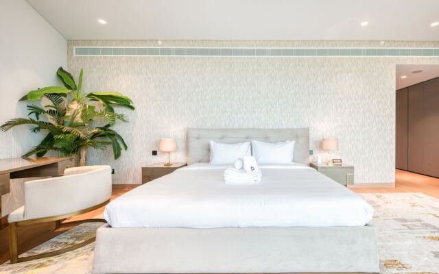 Ultra Luxurious 4 Bed Apartment