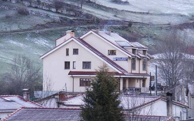 Hotel Restaurante Sotres
