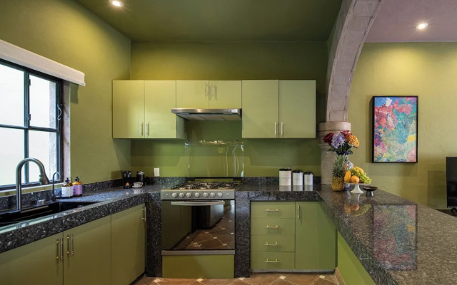 Vibrant 3Bed Villa - A Deco Retreat