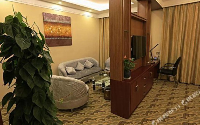 Royal Garden Holiday Theme Hotel