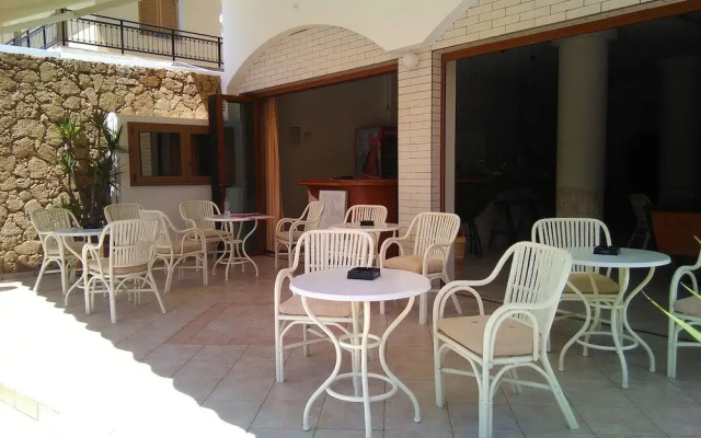 Arkadi Apartments