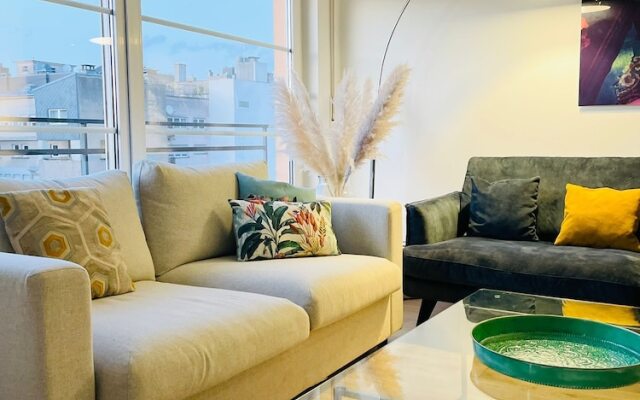 Luxury 2 bedrooms with Parking&Balcony