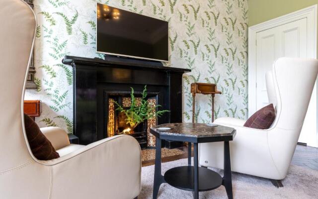 The Edinburgh Address - Castle View Apartment