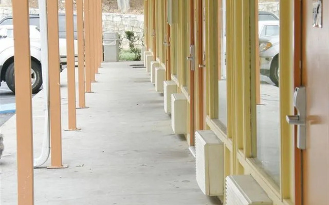 The Economy Inn - Wesley Chapel