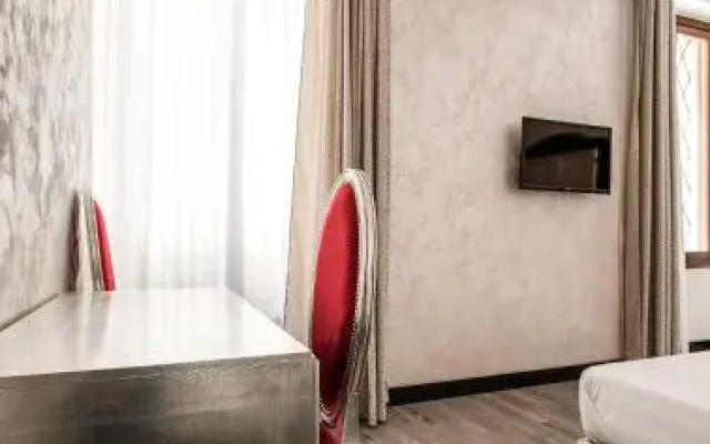 Arena Easy Suites Guesthouse
