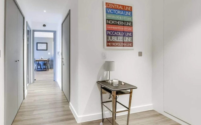 Modern 2bed W/balcony Sleeps 6 in Hackney