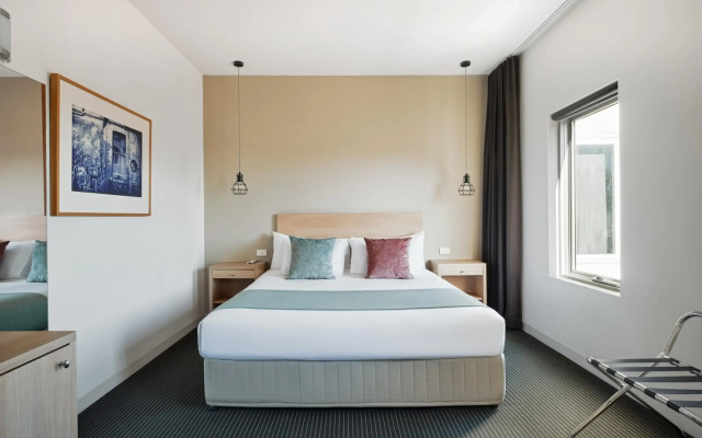 Saint Kilda Beach Hotel (formerly Rydges St Kilda)