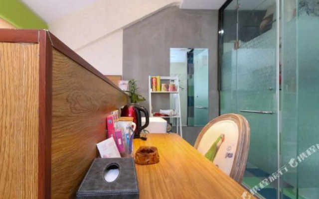 Yiwu Qingtao E-sports Hotel