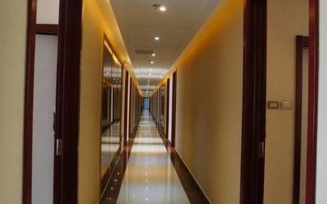 Sunshine Holiday Hotel