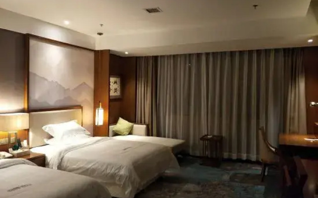 Fufeng Holiday Hotel