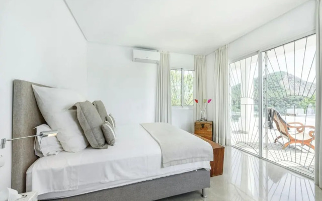 Magnificent Holiday Home With View