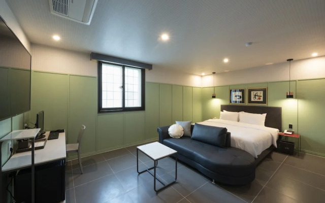 Busan Gupo Brown Dot