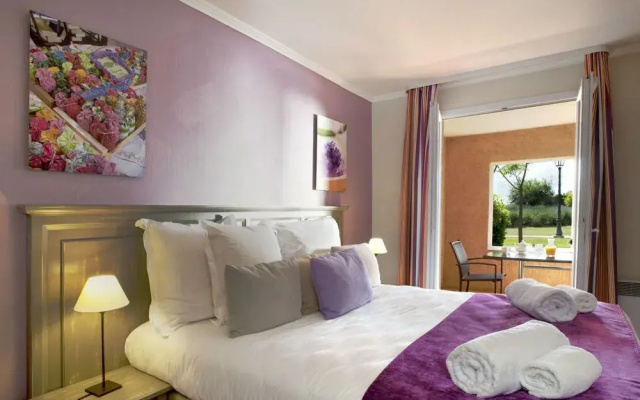 Pierre & Vacances Hotel Du Golf De Pont Royal En Provence