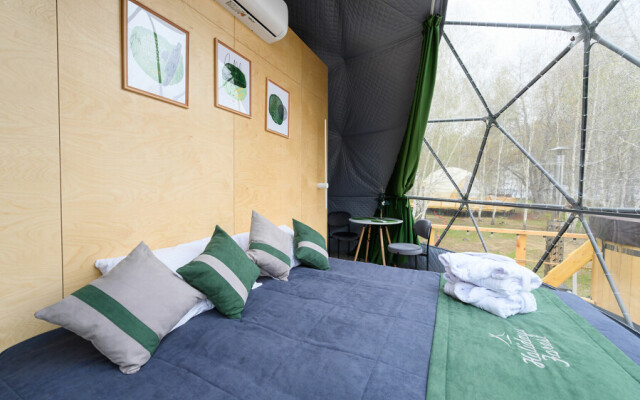 Холидей Форест