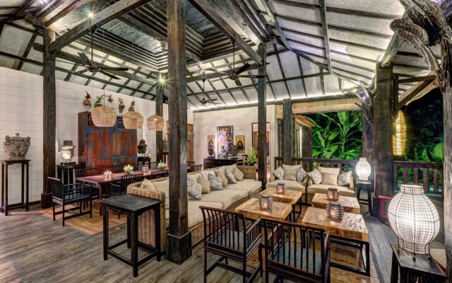 Secluded Wooden Villa, 3 BR, Canggu With Staff