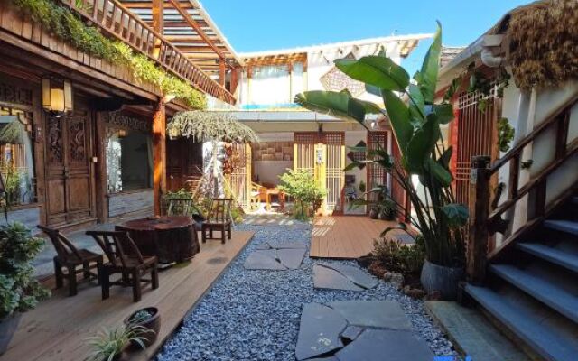 Lijiang Nianji 1913 Travel Theme Inn