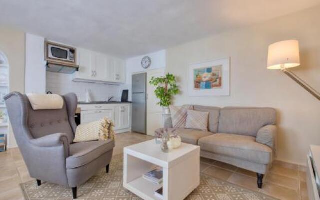 Holiday Home Petite Fleur