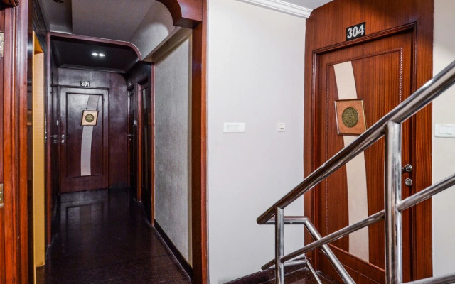 OYO 18484 Hotel Ratnawali