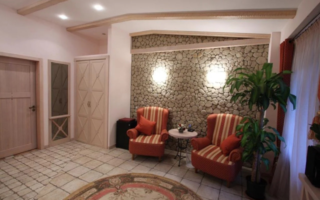 Park-Hotel Butenko Stable