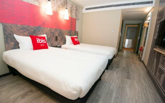 ibis Luoyang Baolong Square Hotel