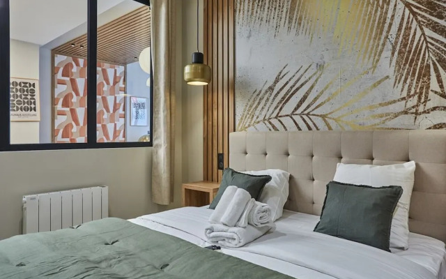 Exceptional Apartment Near Montmartre 10 People