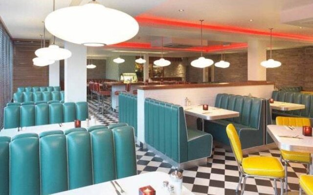 7 Hotel & Diner