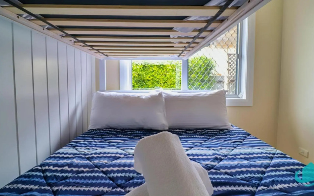 Caves Getaway - Pool and beach – Guest Rooms – Caves Beach