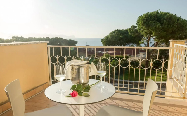 Perla del Golfo Resort