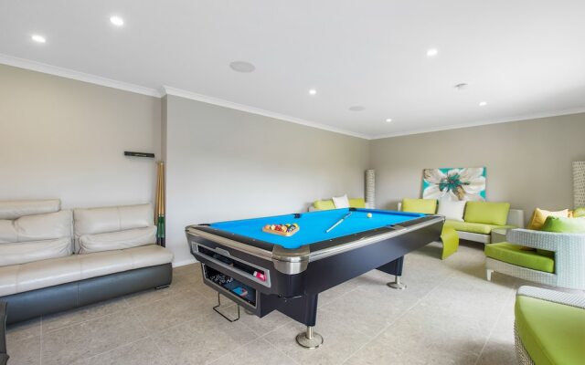 Luxe Whitford Mansion - Pool & Tennis Court