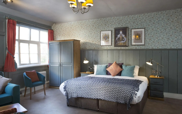 The Ostrich Inn