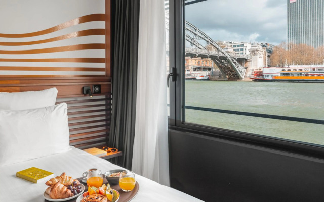 Off Paris Seine