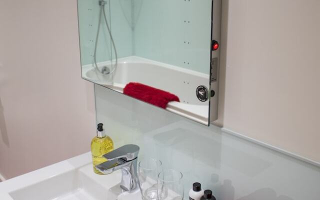 The Grange Guesthouse, Cefn-Coed