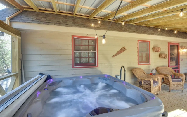 Cozy Creekside Mountain Escape w/ Hot Tub!