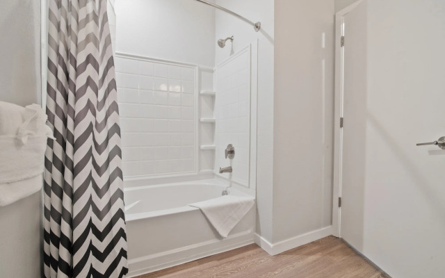 Global Luxury Suites in Menlo Park