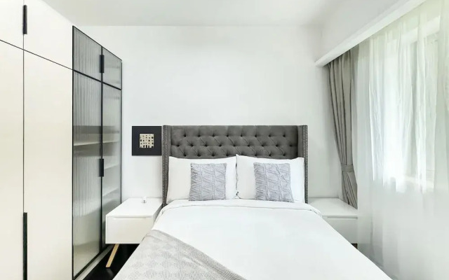 Shanghai West Nanjing RD 3Bed 1Min Metro